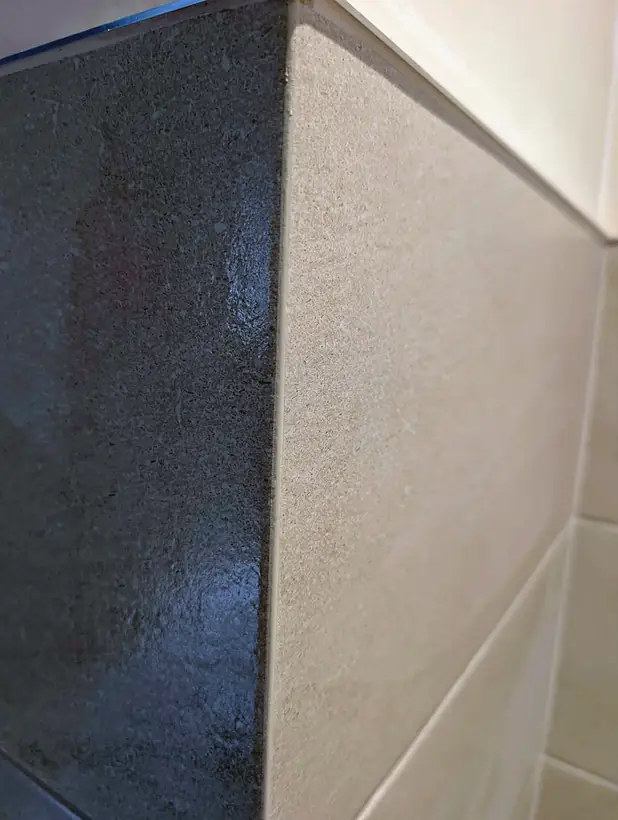 Mitred corner on a tiled boxing