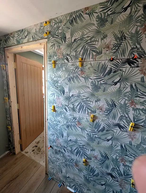 Patterned feature wall tiles held with levelling clips