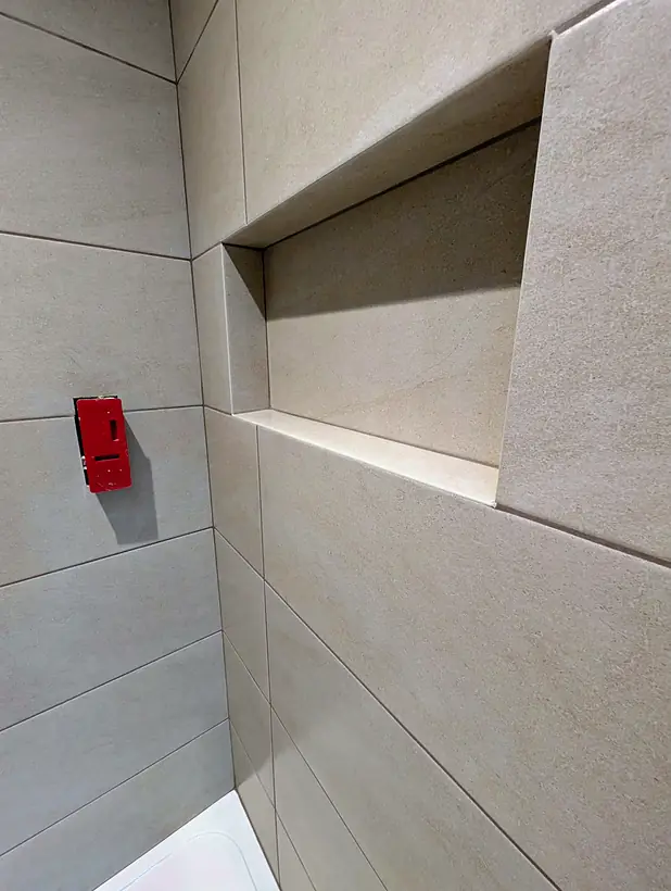 Mitred niche in a shower wall